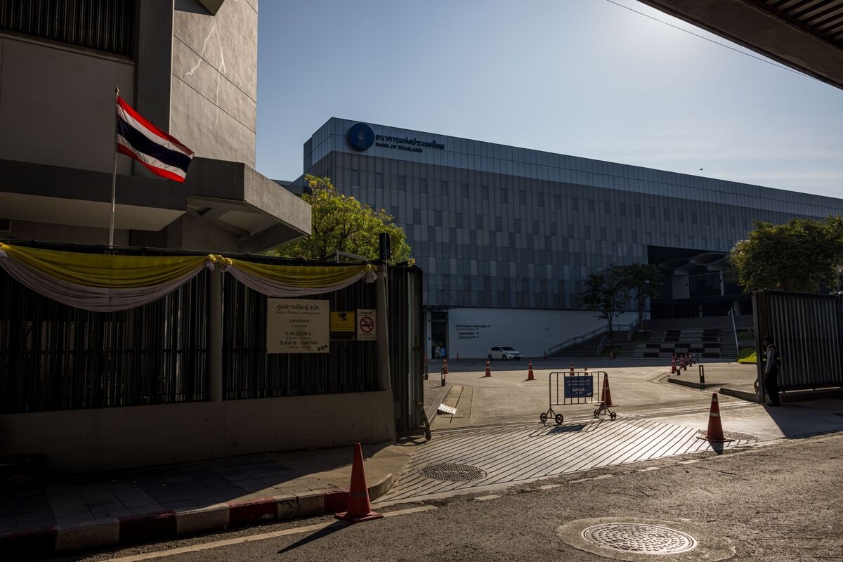Candidate for Bank of Thailand Chief Backs Aggressive Rate Cuts