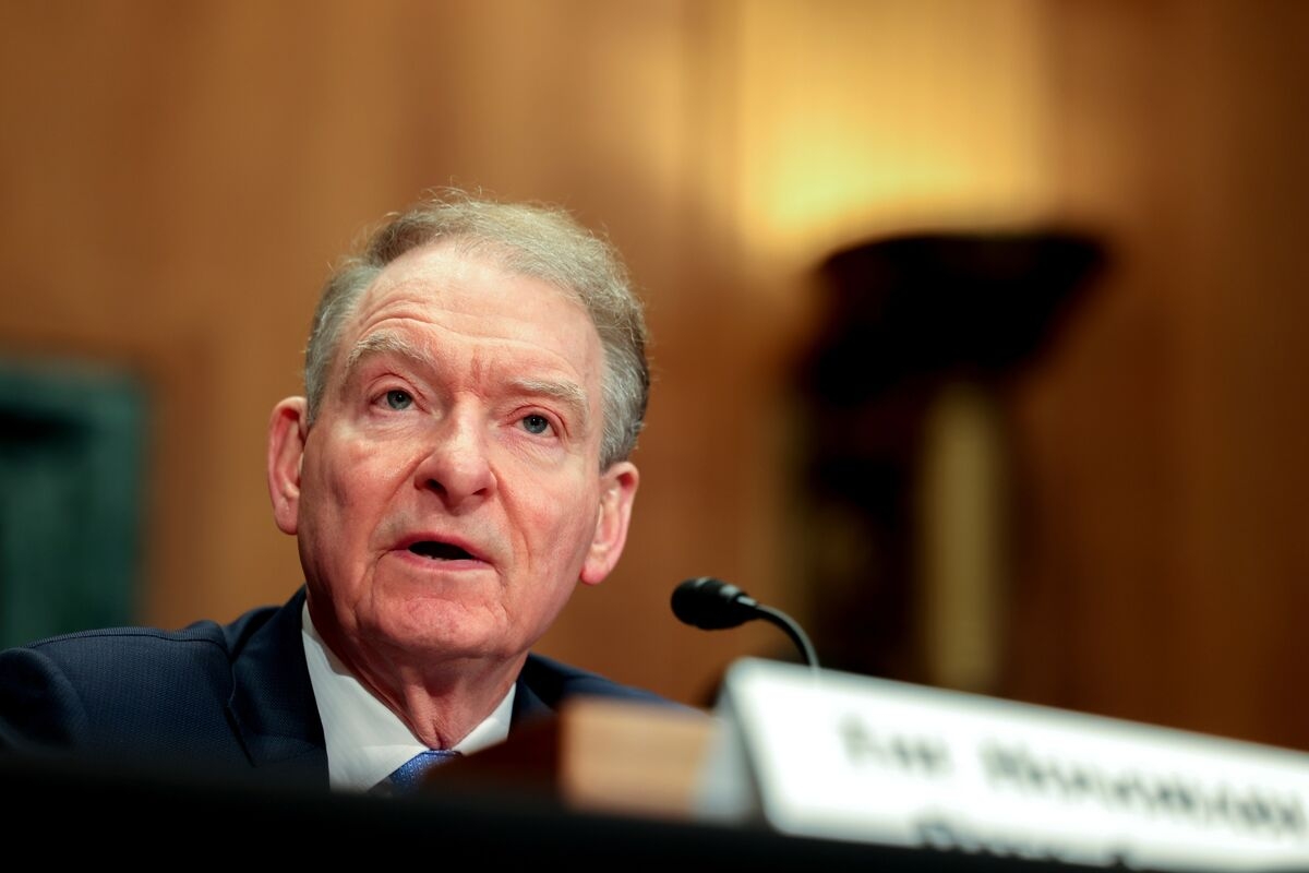 SEC's Atkins Eyes Limits on Data Collected From Hedge Funds