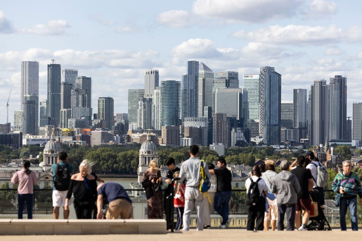 UK to Pursue Plans to Cut Corporate Fundraising Paperwork