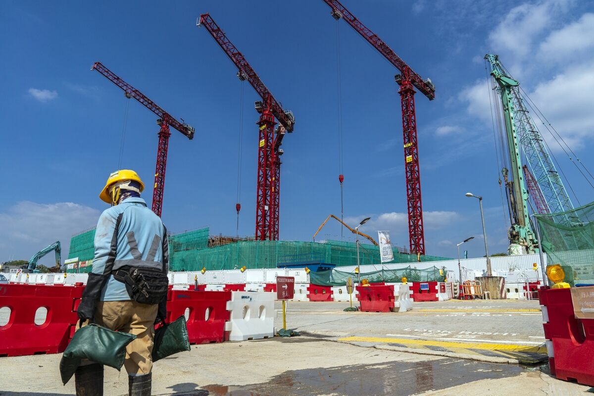 Hong Kong's Smaller Developers Become $22 Billion Risk for Banks