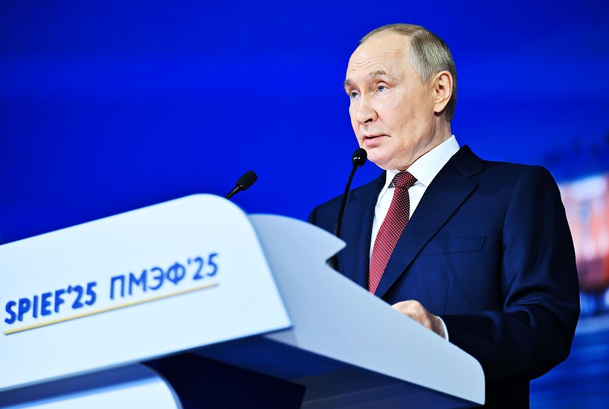 Putin May Gain From Trump's Focus on Iran