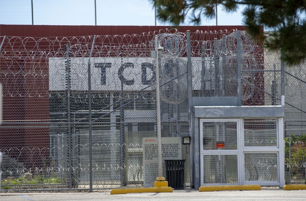 Senator Calls for Closing Troubled ICE Detention Facility in New Mexico