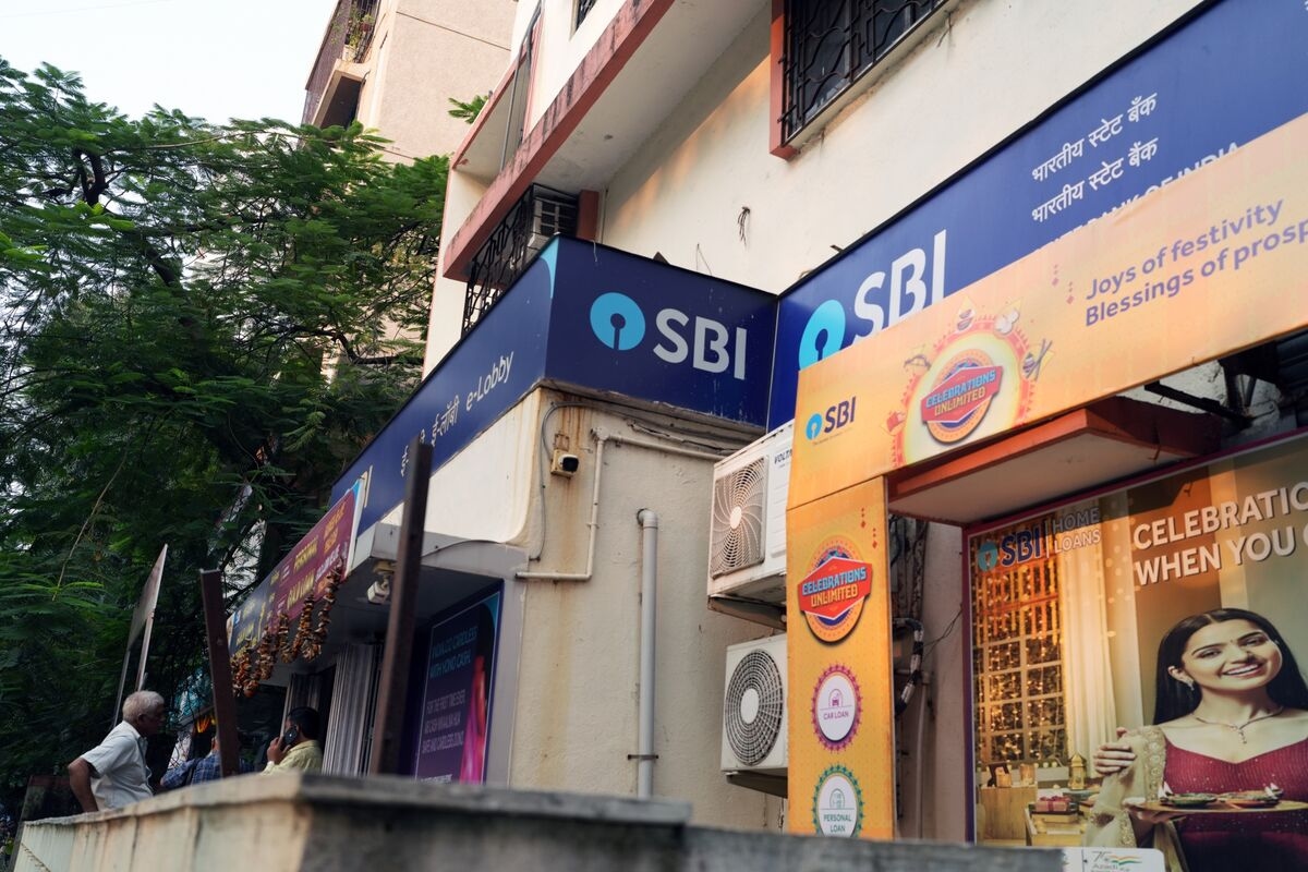 SBI Said to Plan $2.9 Billion Share Sale as Early as Next Week