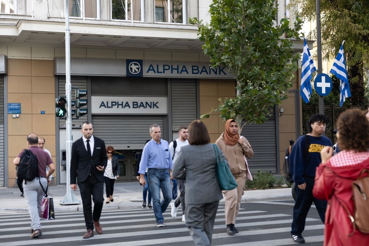 UniCredit Pays Over €600 Million for New Alpha Bank Stake