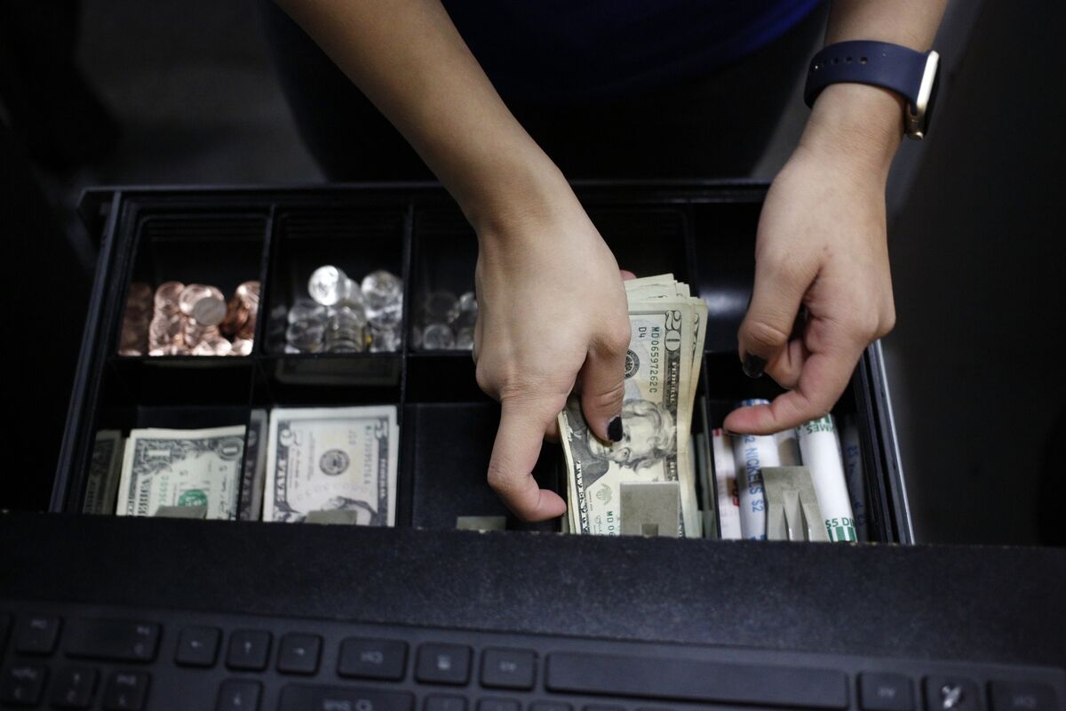 Dollar May Face ‘Major' Drop in 2026, Standard Chartered Says