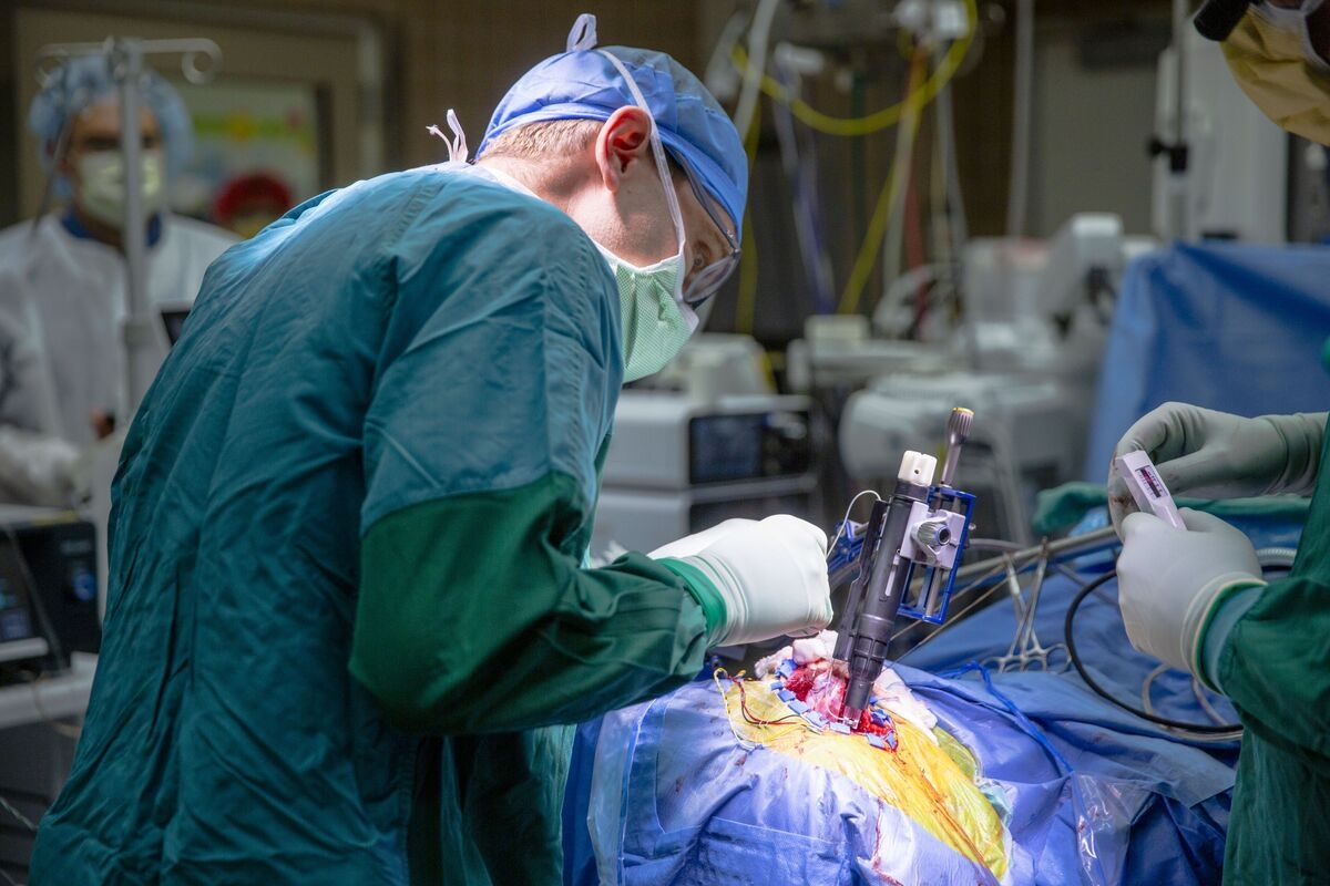 Neuralink Rival Paradromics Tests Brain Implant in First Human