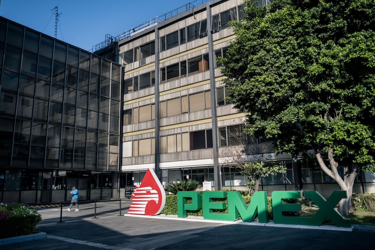 Pemex Comeback Plan Lacks Operations Overhaul Sought by Analysts