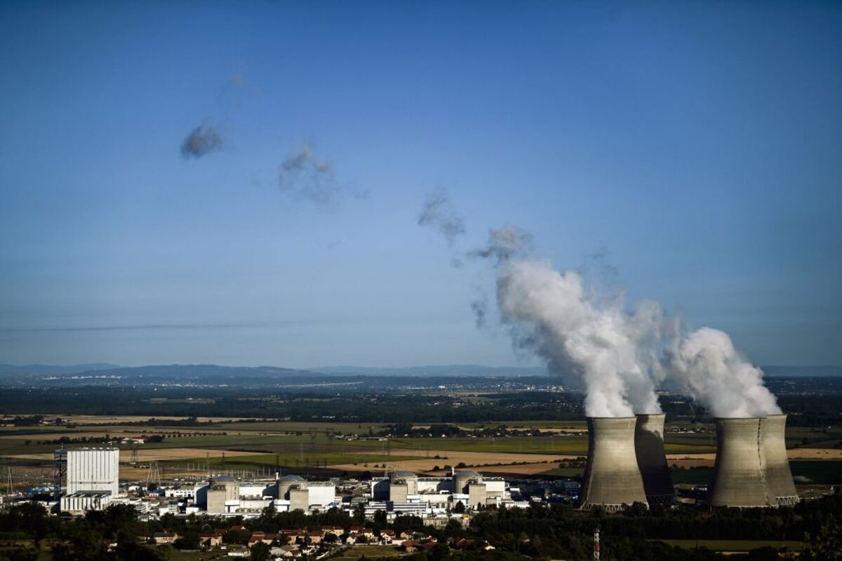 EDF May Curb French Nuclear Output From June 25 Due to Heat Wave