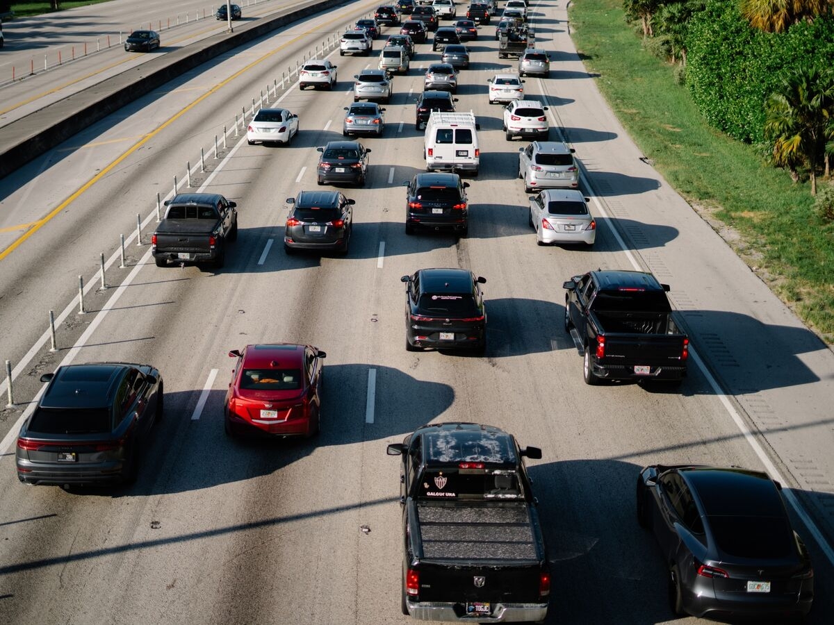 Auto Tariffs Seen Hiking Car Prices by Nearly $2,000 Per Vehicle