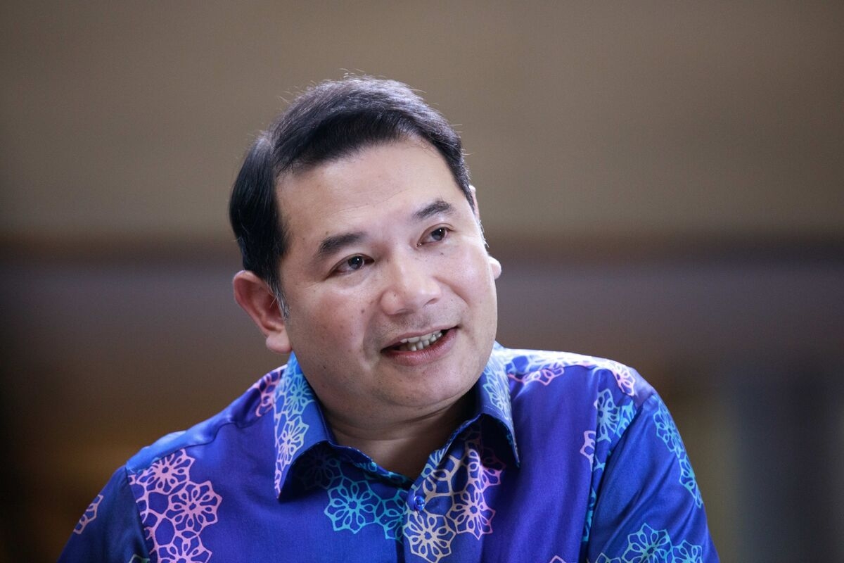 Malaysian Ministers Quit in Blow to Anwar's Government