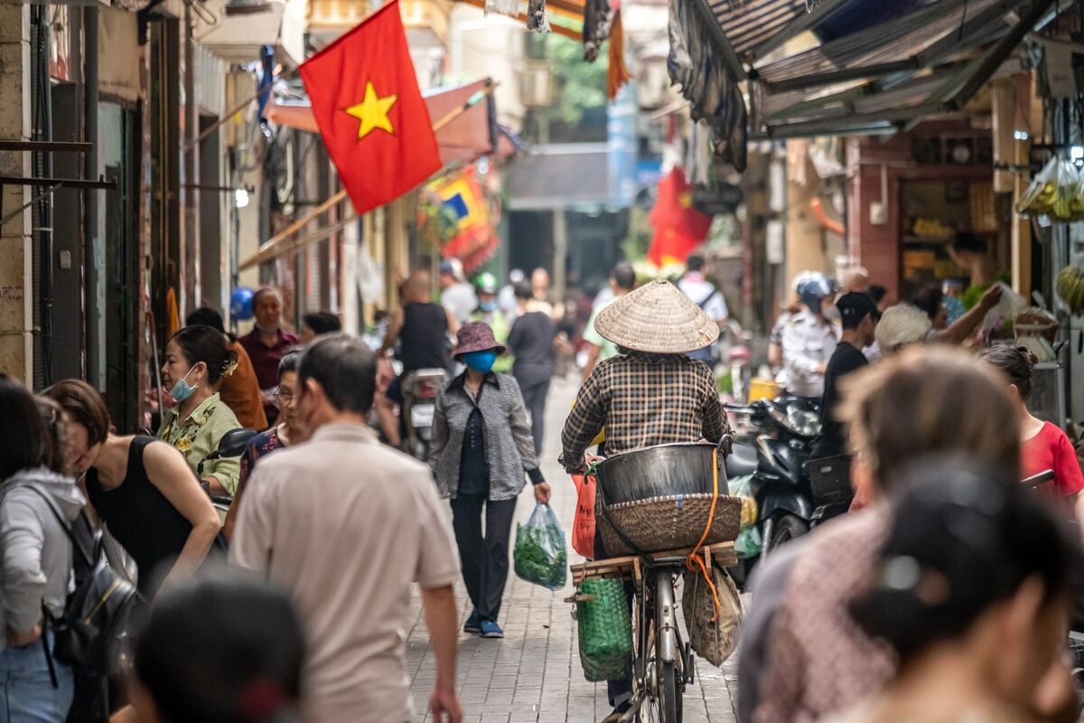 Fitch Ratings Warns Vietnam's Growth Push May Raise Debt Risks