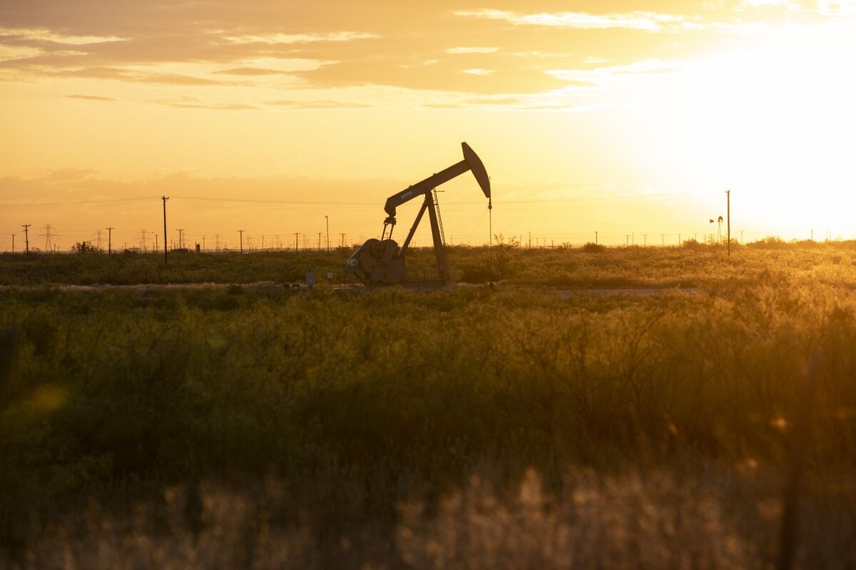 Hedge Funds Soured on Oil as OPEC Agreed to Bumper Supply Hike