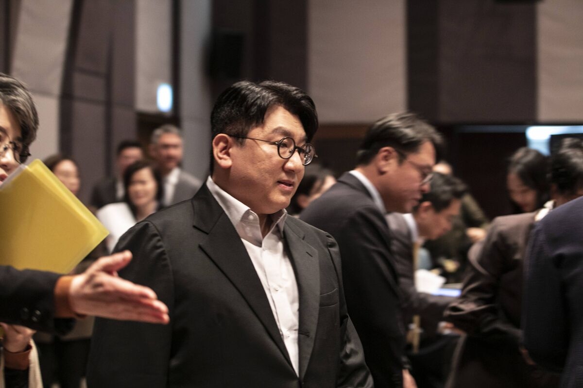 Billionaire Hybe Founder Said to Face Probe Over IPO Disclosures