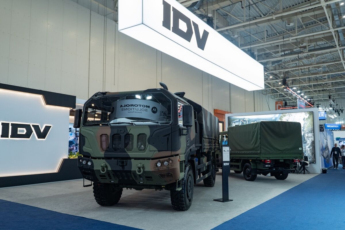 Leonardo Makes €1.6 Billion Bid For Iveco Defense Unit Amid Political Pressure