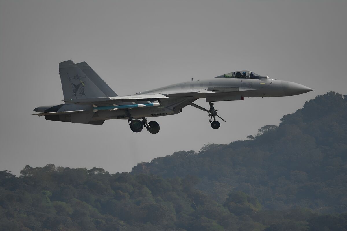 Japan Complains After Chinese Fighter Jet Buzzes Patrol Plane