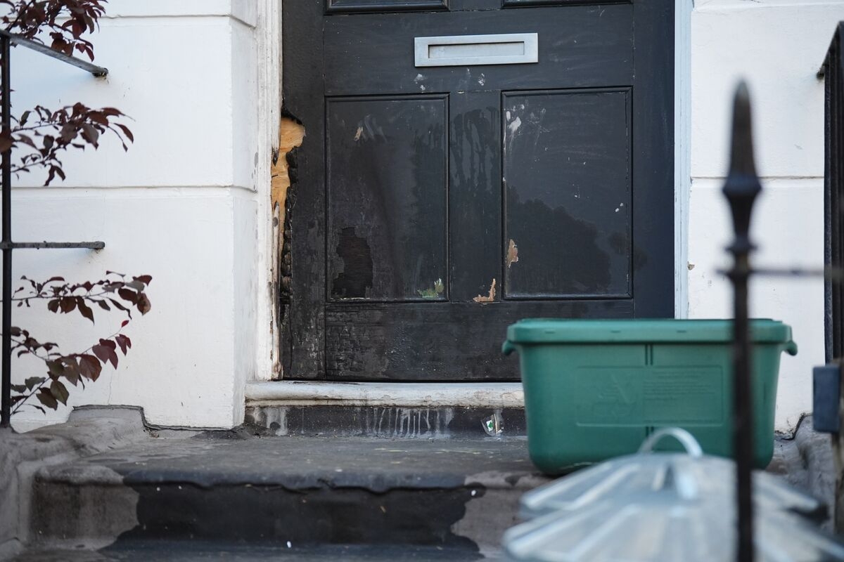 UK Officials Probe Russian Involvement in Starmer Fires, FT Says