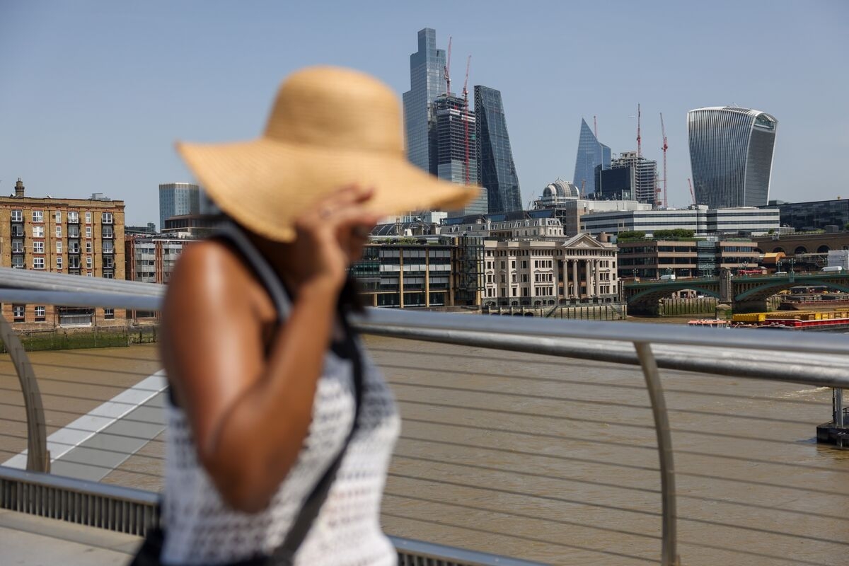 UK Issues Health Alerts Before Heat Spreads North From Spain