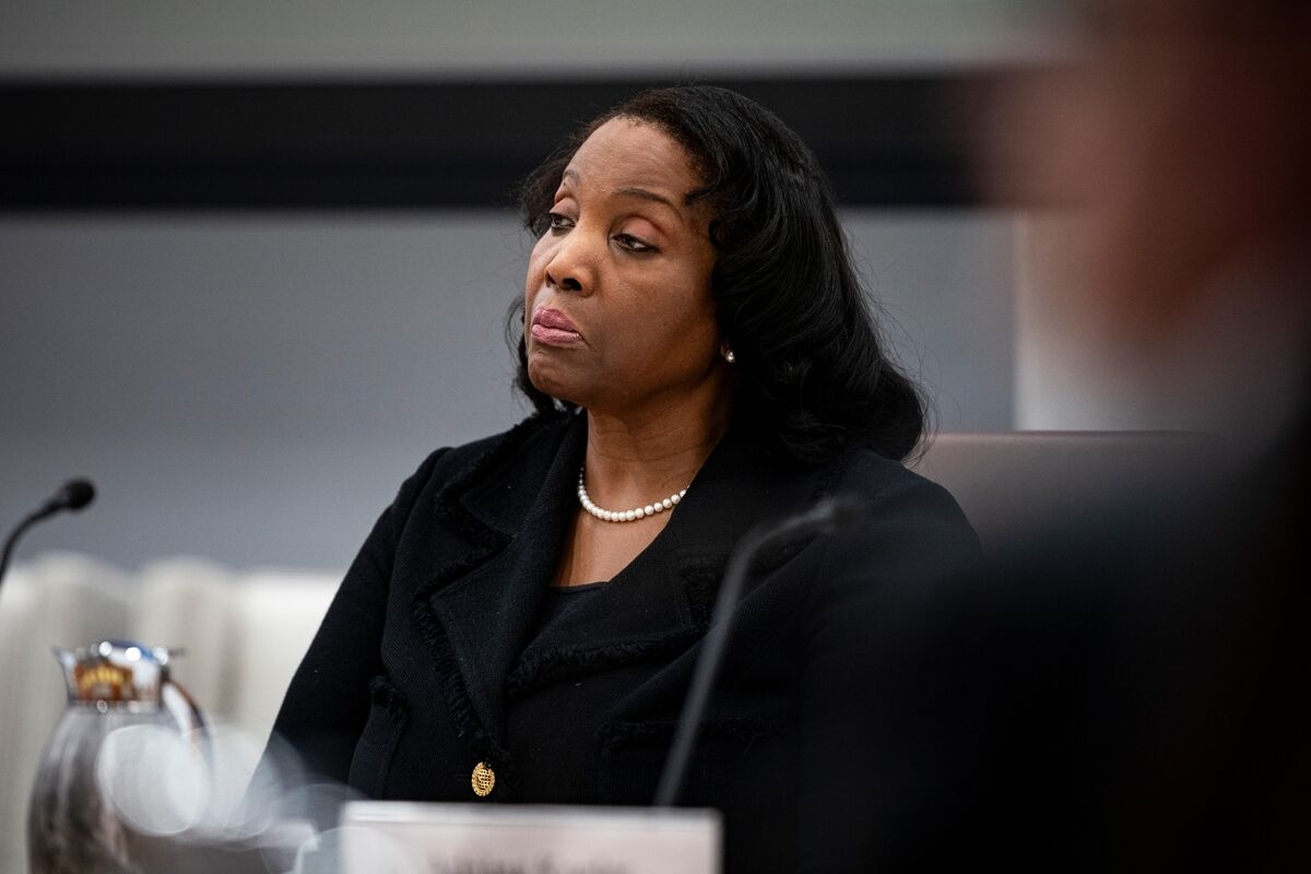 Fed's Cook Says She Won't Be Bullied