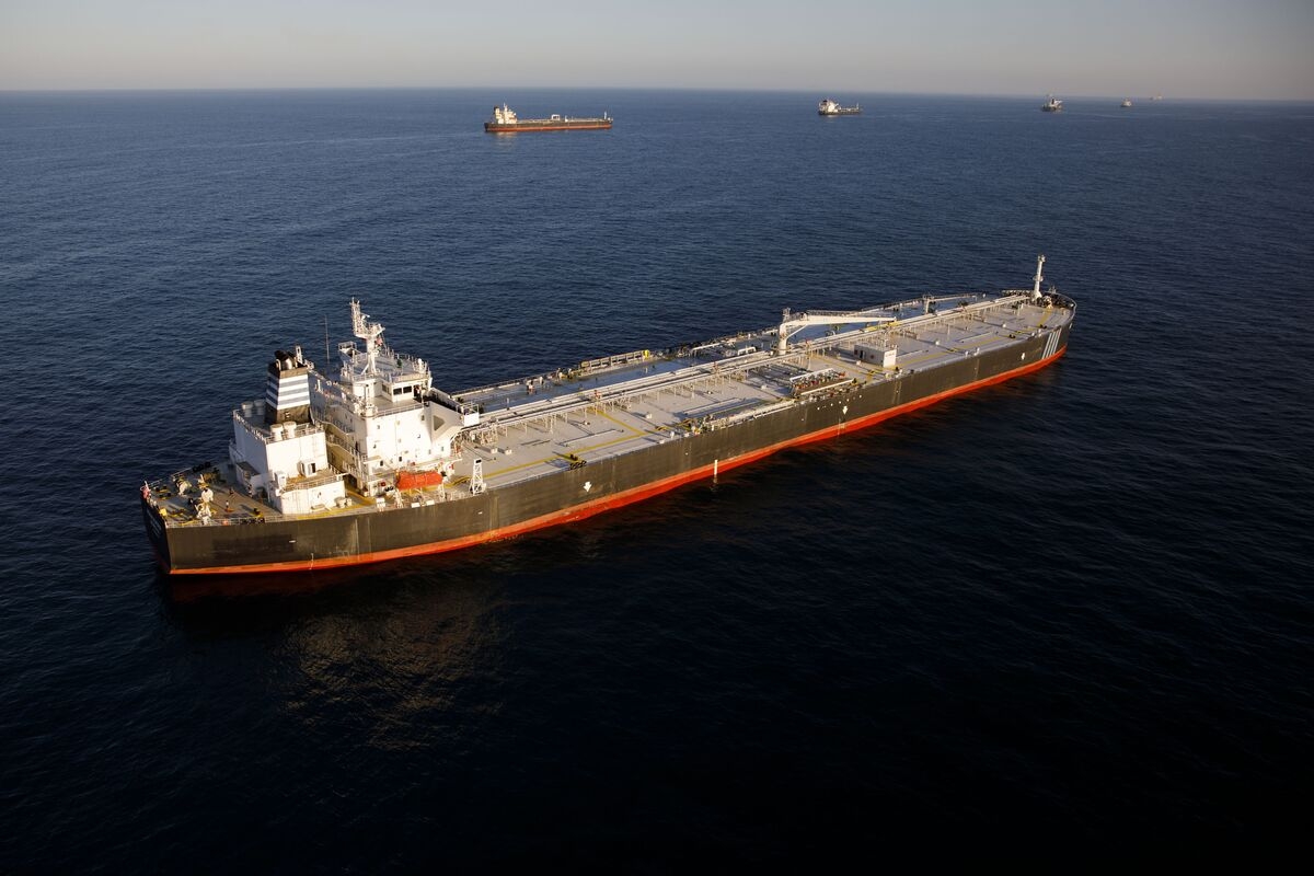 Oil Drops as Trump Signals Iran Strike Decision Within Two Weeks