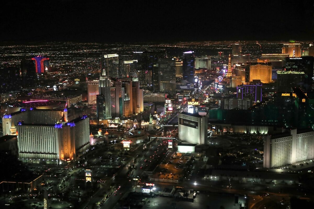 Las Vegas ‘Virga Bomb' Winds Knock Out Power and Delay Flights