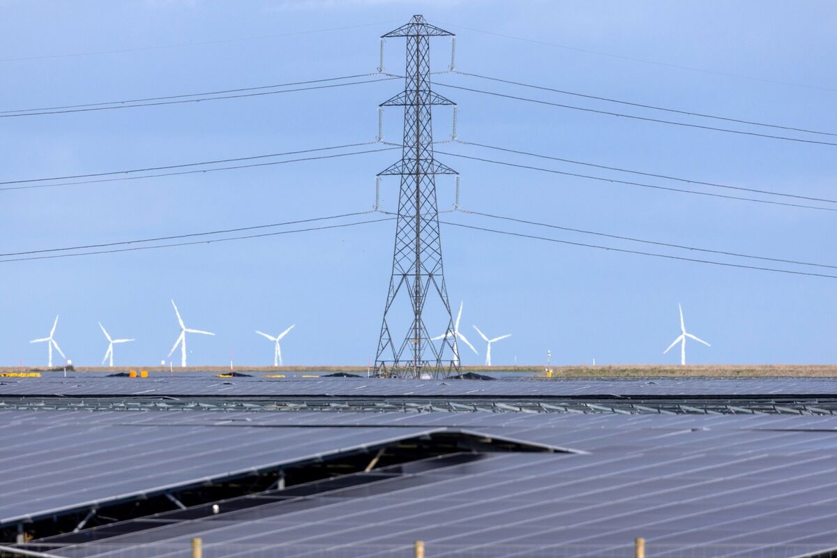 UK Could Miss 2030 Clean Power Goal, Parliament Committee Warns