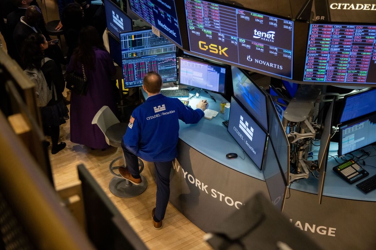Retail Traders Keep Plowing Into US Stocks, But Pace Is Slowing