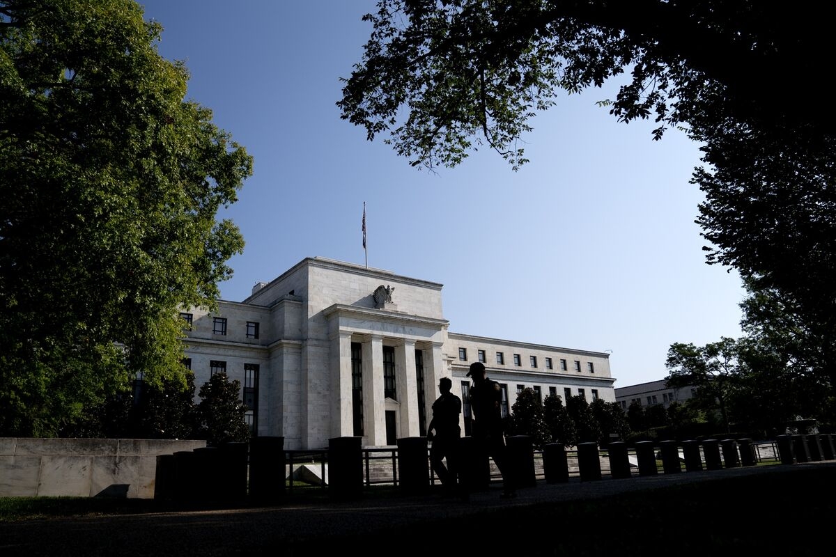 Options Traders Flock to Wager That Fed Won't Cut Interest Rates