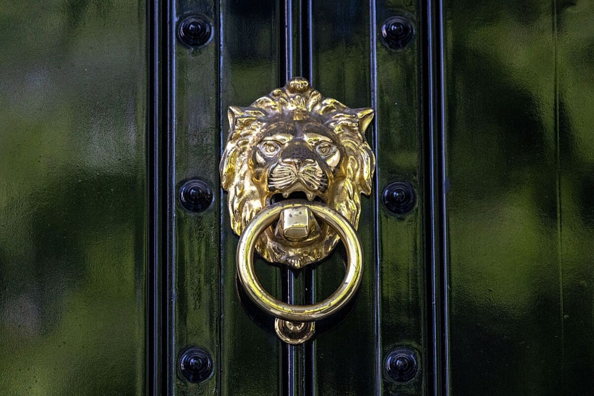 Peak Humanity, House Prices and Why UK Pubs Are Vanishing