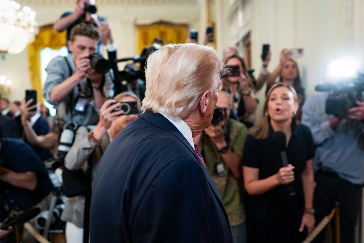 Trump's Ambitions Collide With Epstein, Fed and Health Concerns