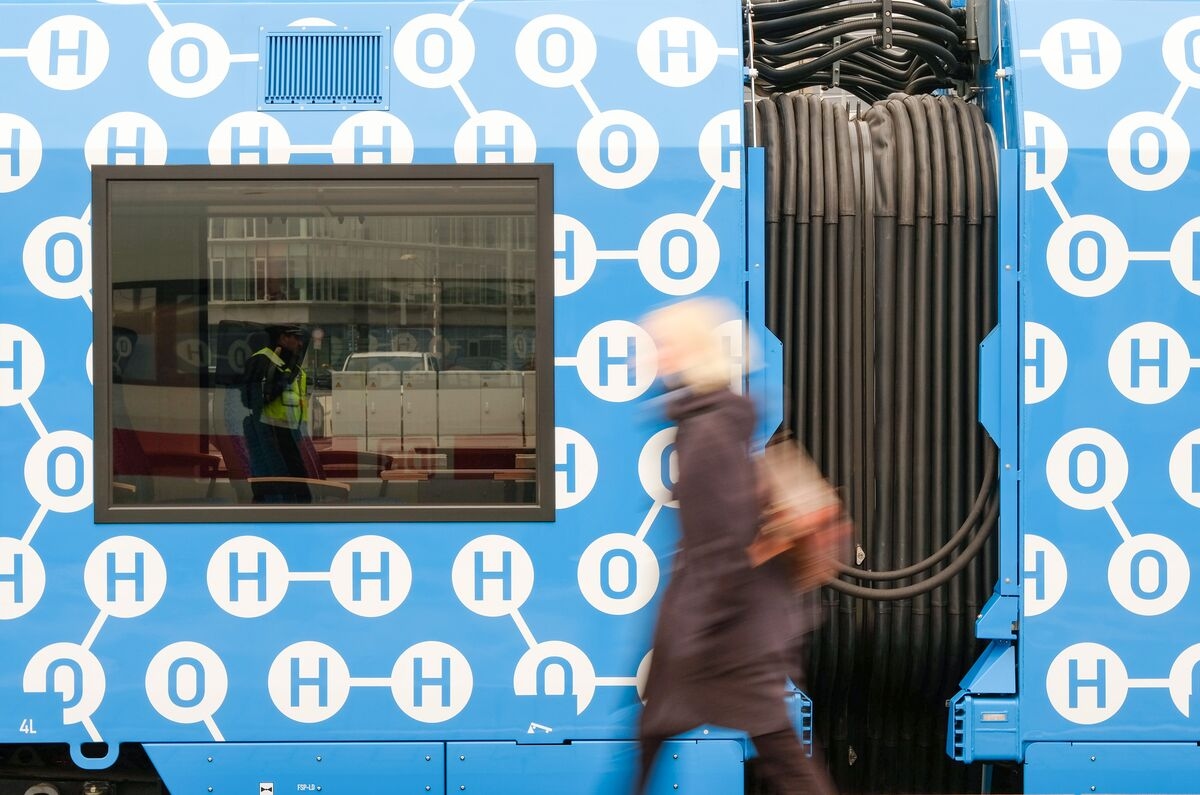Is The World's Green Hydrogen Dream Fizzling Out?