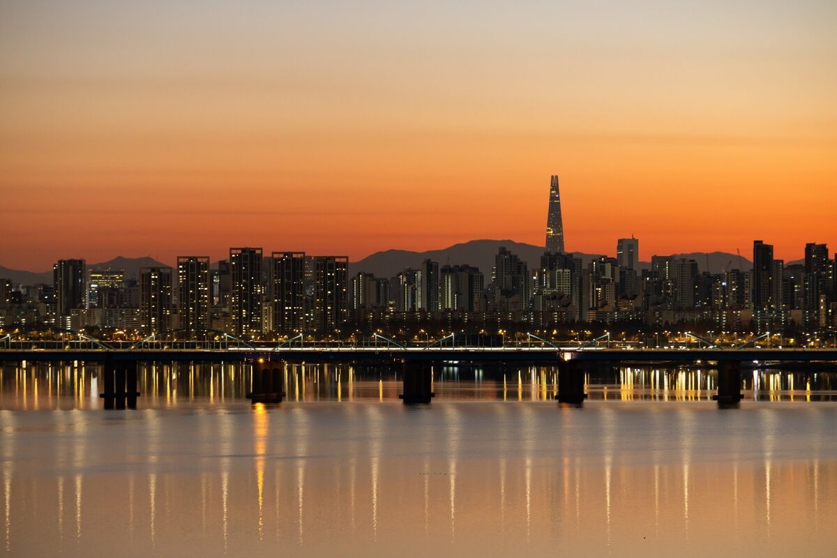 Foreigners Extend Korea Bond-Buying Streak to Longest Since 2023