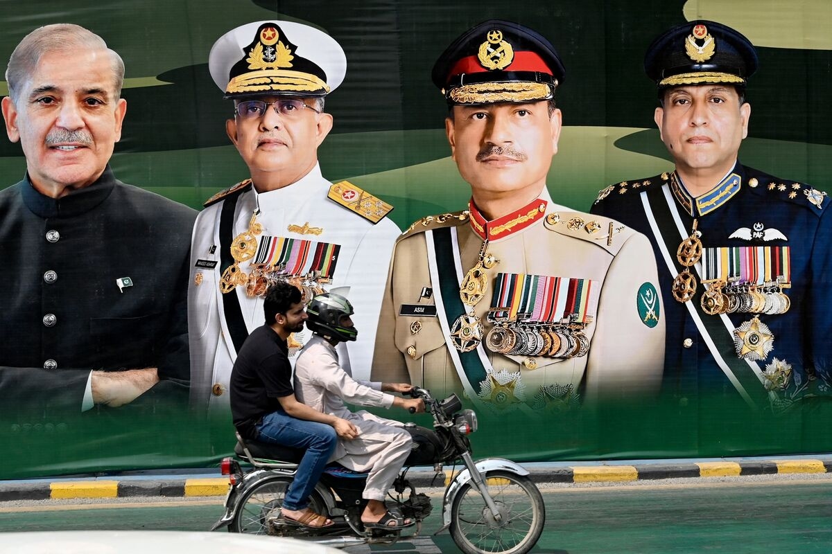 The White House Puts Pakistan's Elite Back on Top