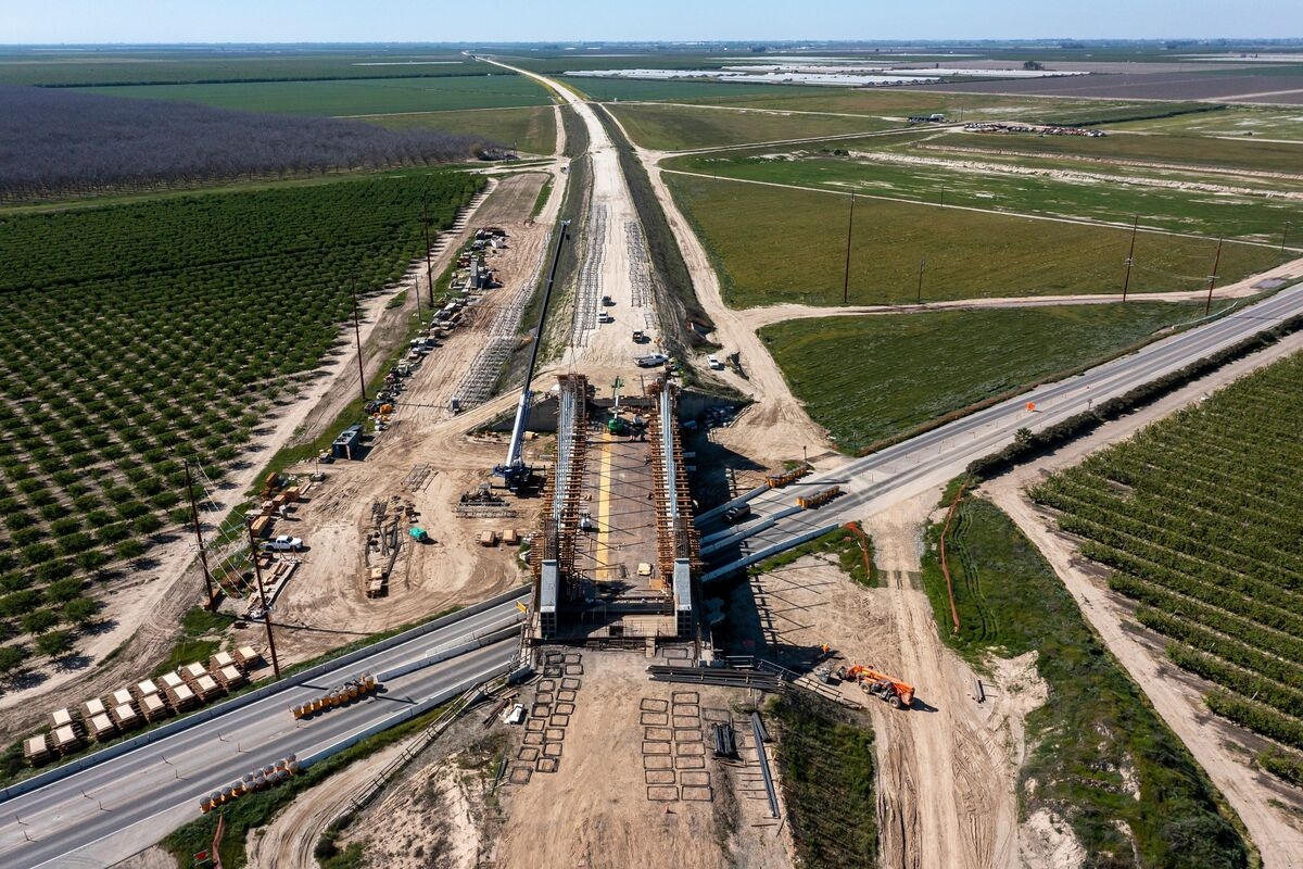 Trump Puts Weight Behind Private High Speed Rail