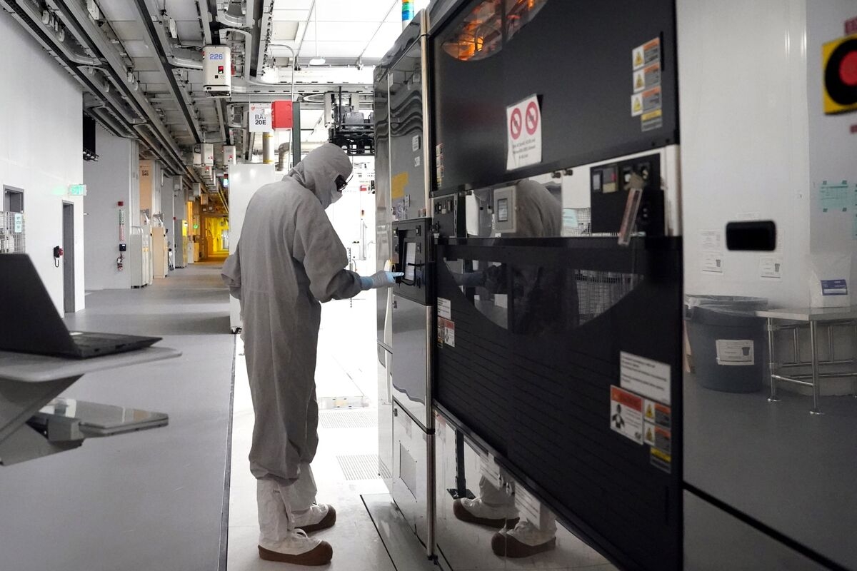 New York Factory Activity Contracts While Outlook Improves