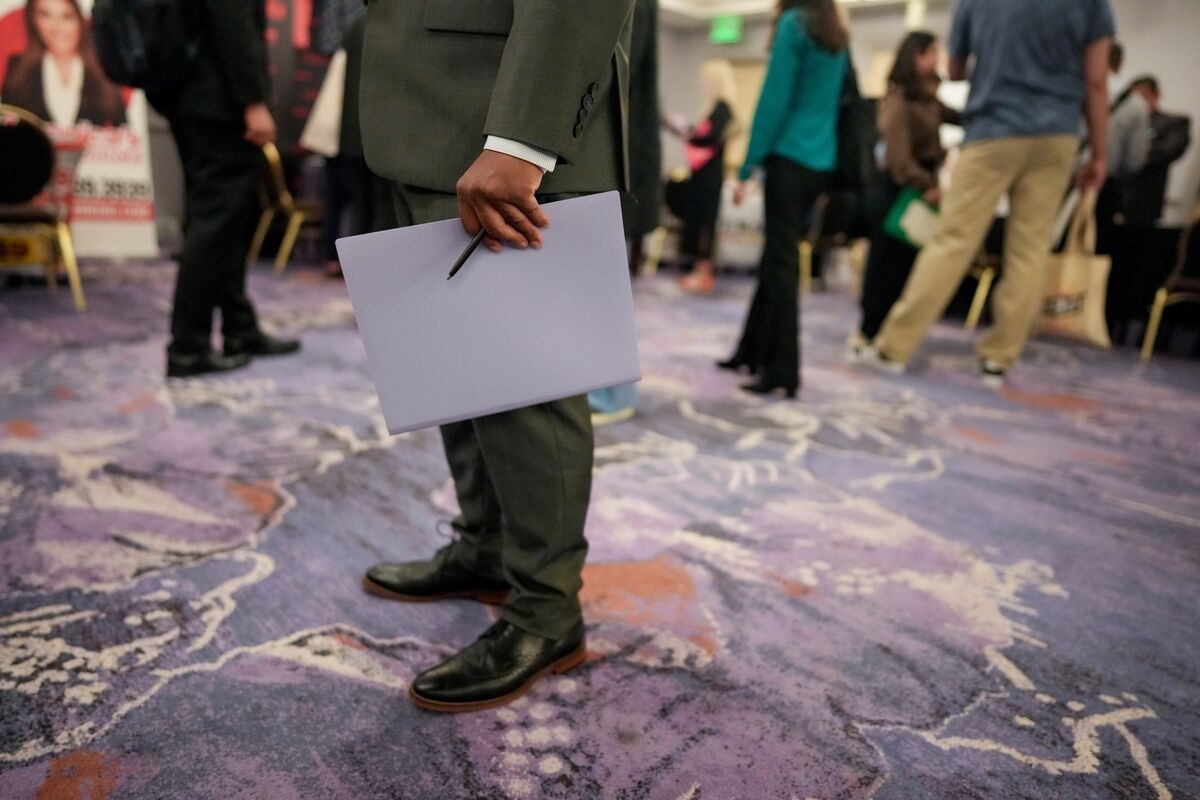 US Recurring Jobless Claims Jump to Highest Since End of 2021