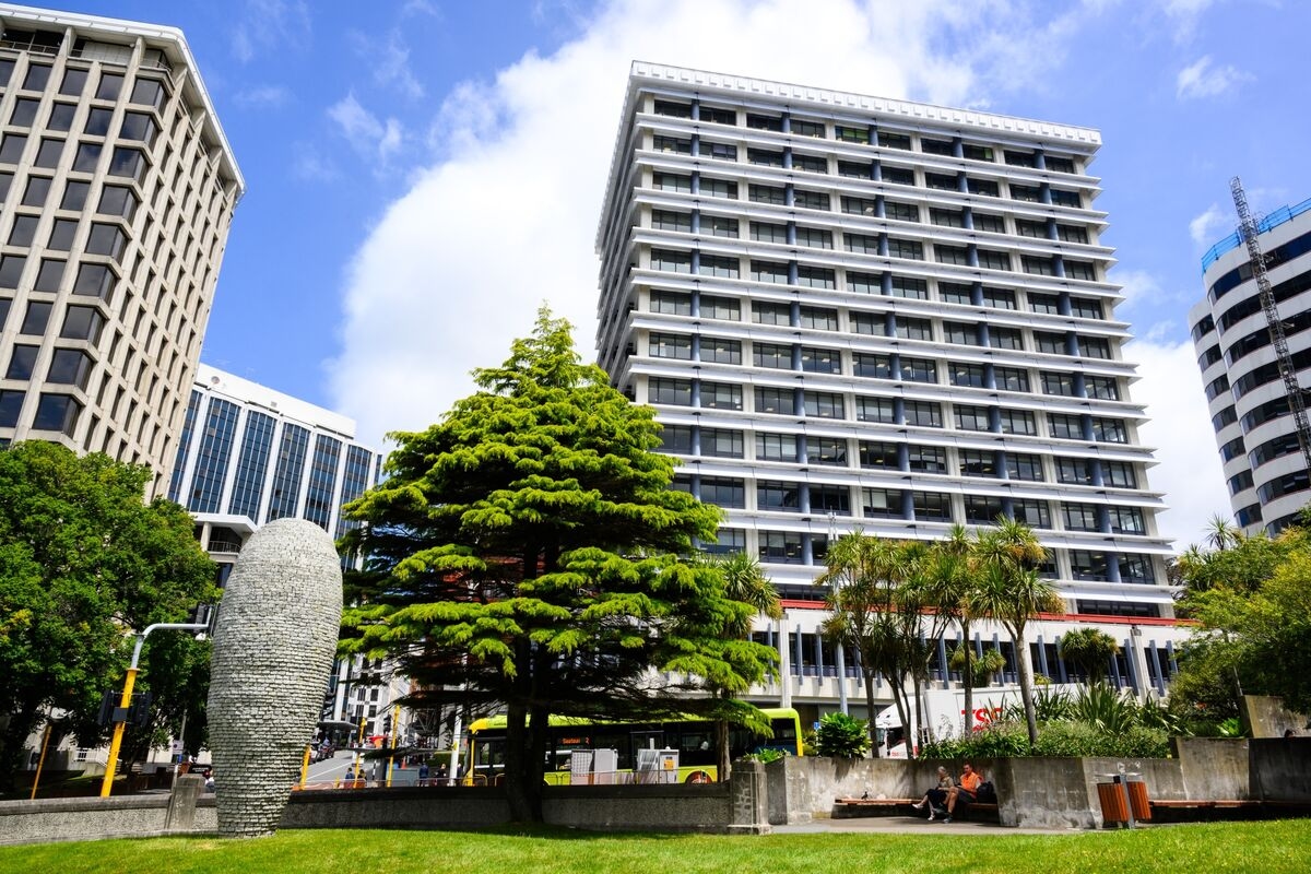 RBNZ Signals Further Rate Cuts to Revive Flagging Economy