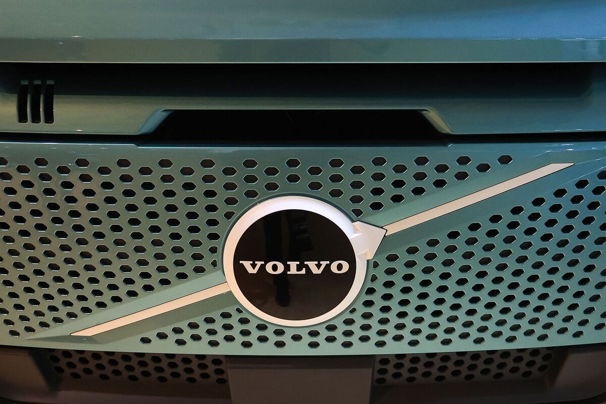 Volvo Sells €500M Bond as Tariff Concerns Weigh on Automakers