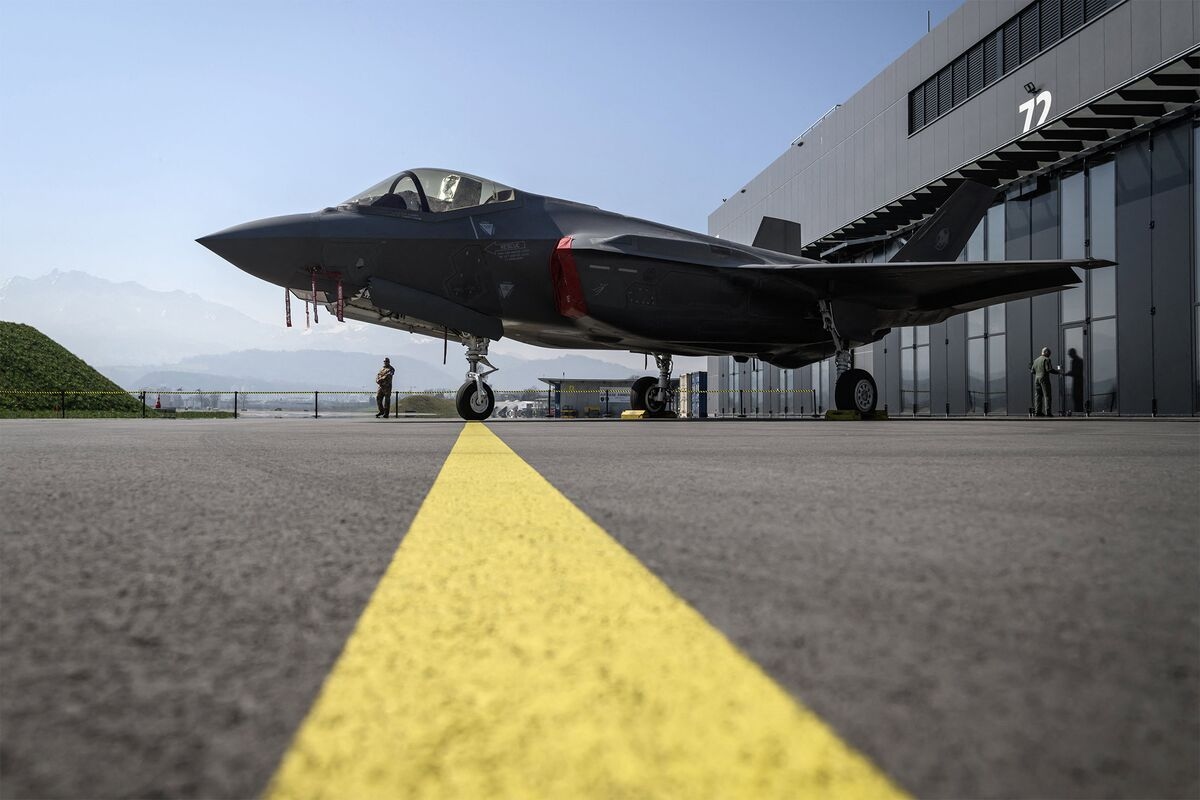 Swiss May Reduce F-35 Purchase as US Squeezes Government