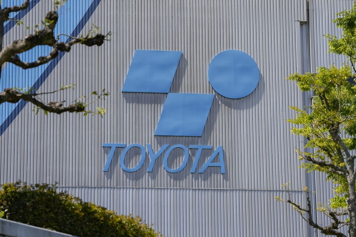 Toyota Industries Shares Drop on Buyout Discount Blowback