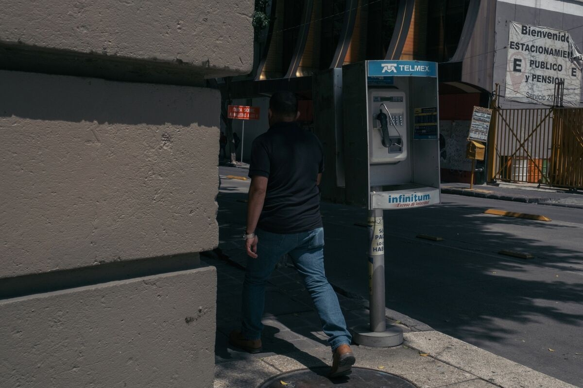 Loose Cigarettes, Shorter Calls Mark Slowdown for Mexican Firms