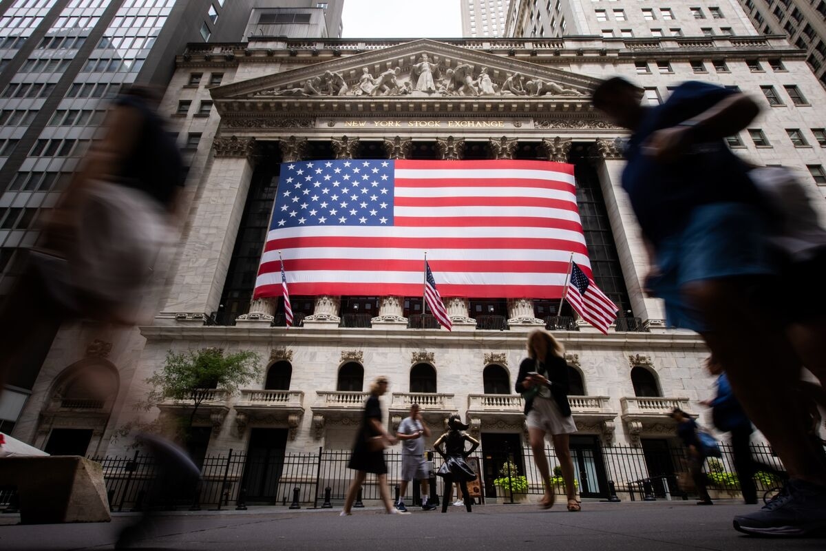 Buybacks Reach $166 Billion for Biggest July Ever, Birinyi Says