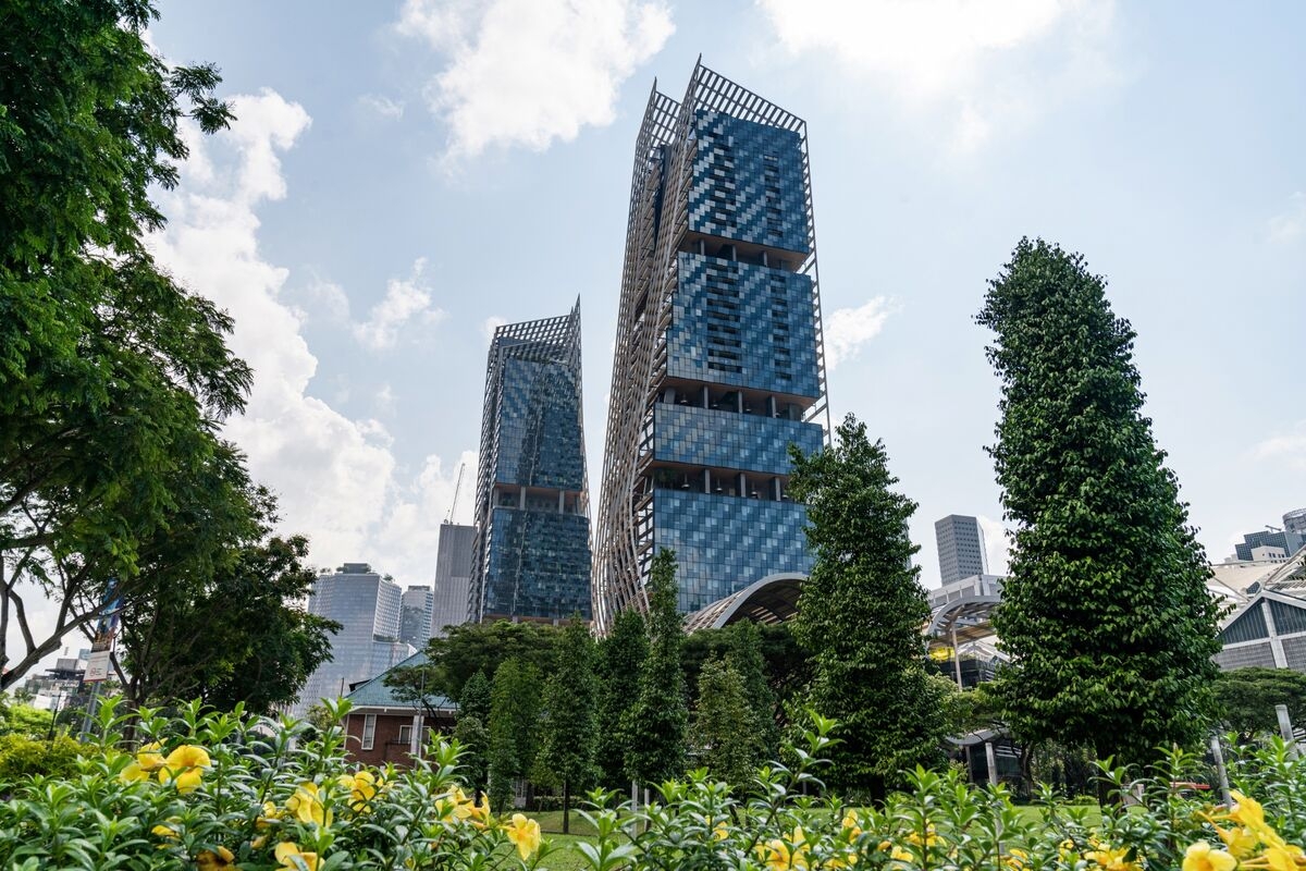 Singapore's CDL to Sell $2.1 Billion Office Complex to Cut Debt