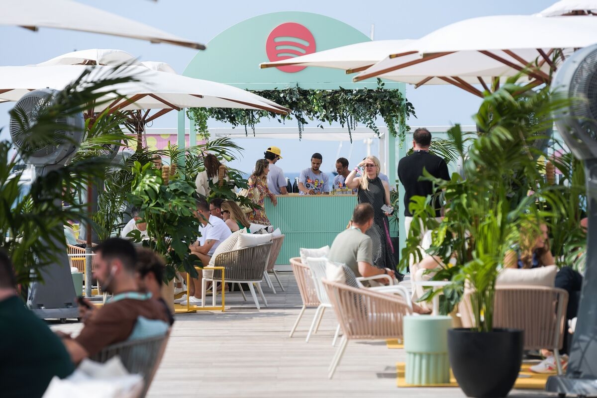 Ad Industry Parties at Cannes in Face of Looming AI Upheaval