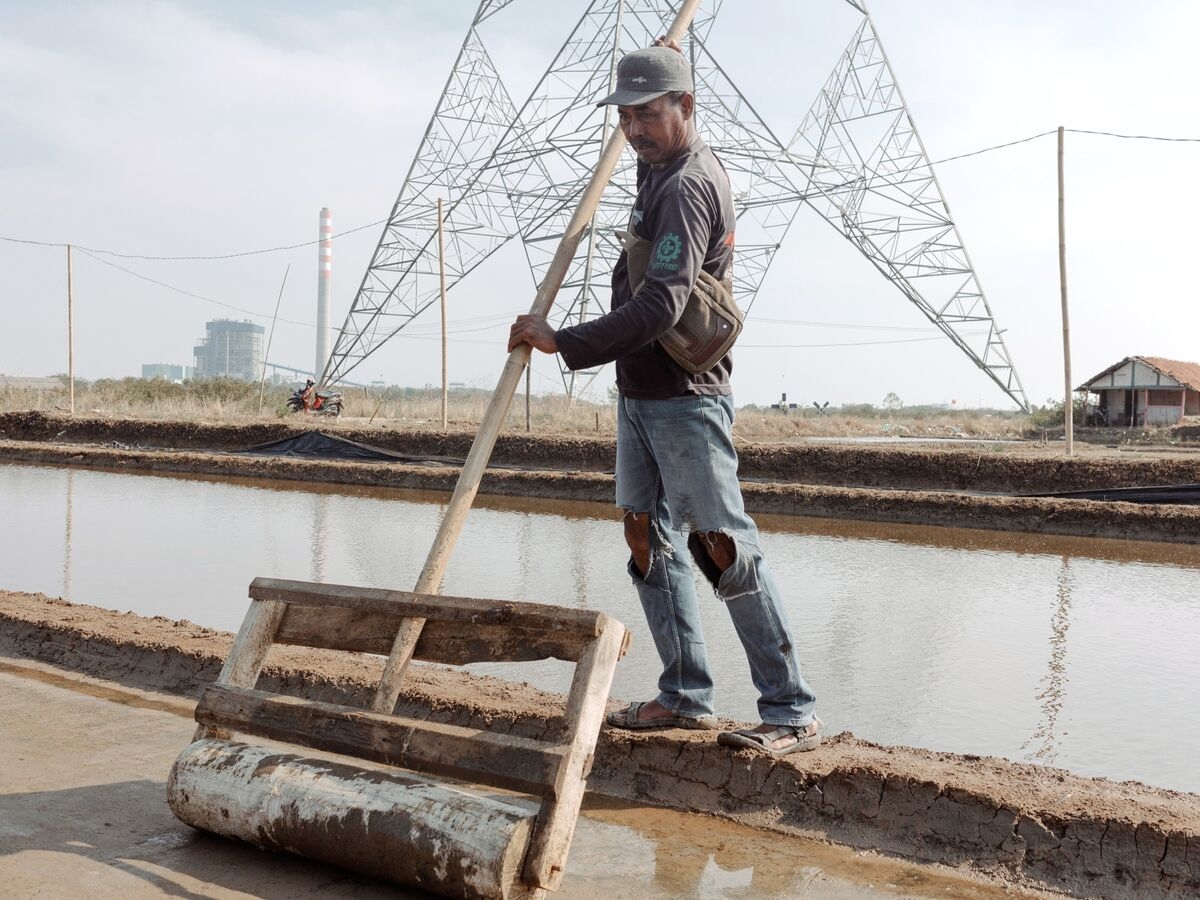 Indonesia Trims Gas and Backs Renewables in Latest Power Plan