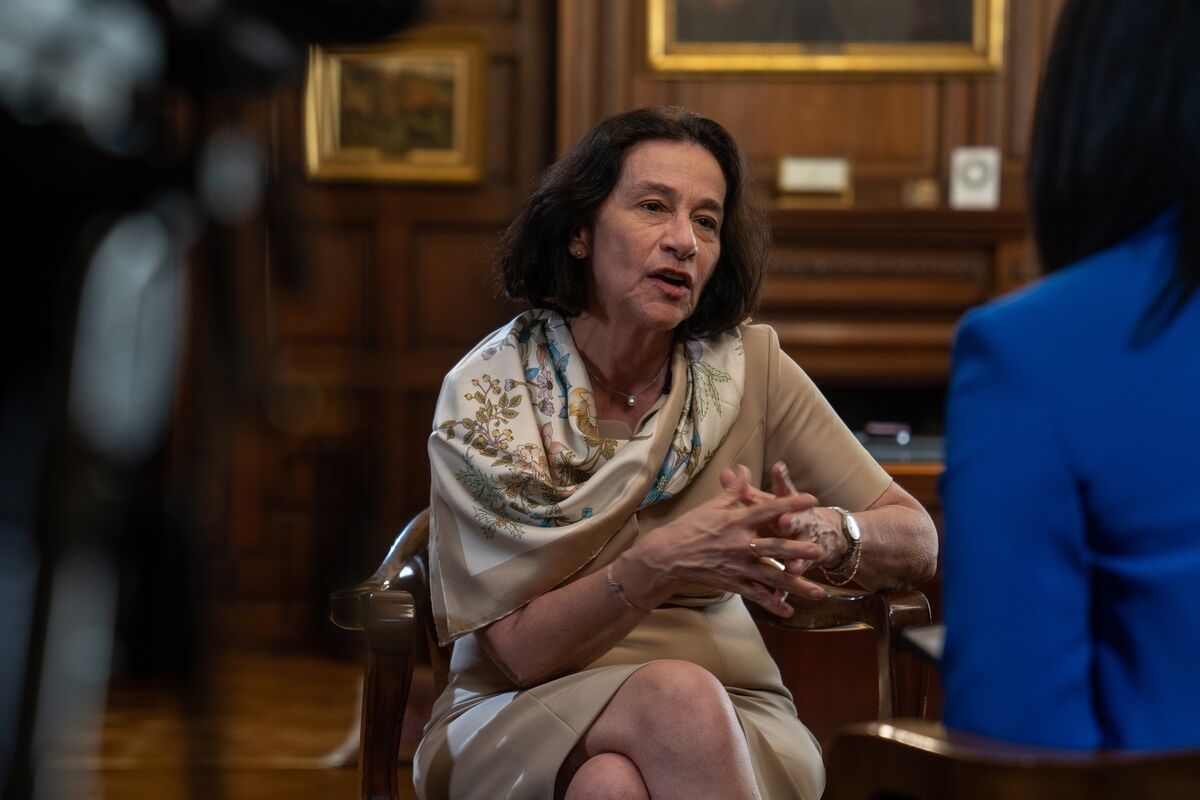 Chile Set to Hold Key Rate, Hint at Future Cuts: Decision Guide