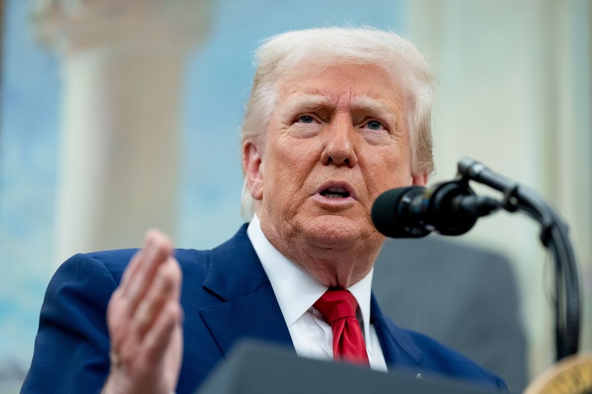 Trump Clings to Good News While Risks Pile Up Fast