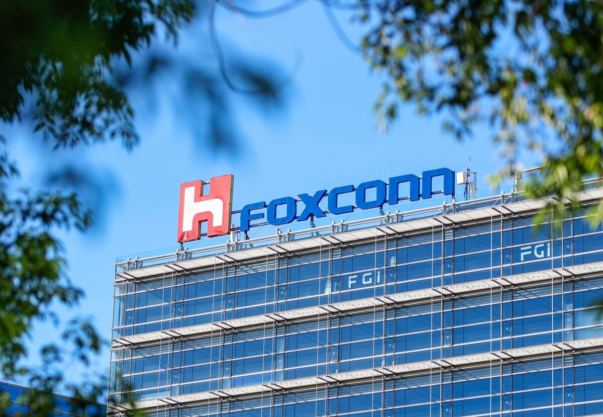 Foxconn's Mega-AI Plant Ready in a Year Despite Trump Tariffs