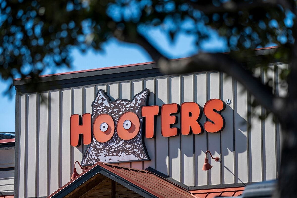 Bracebridge Capital to Provide Bankruptcy Loan to Hooters