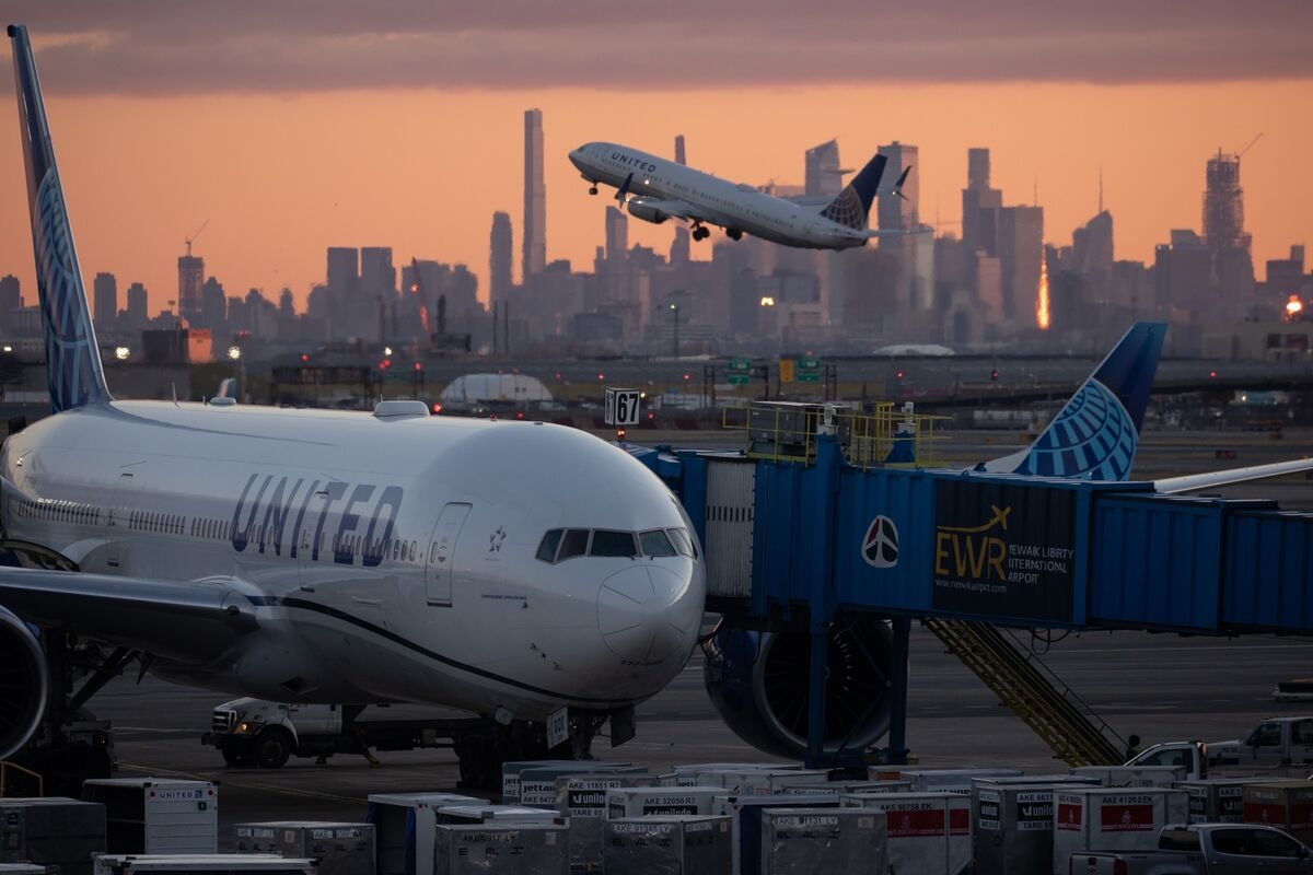 FAA Proposes Extending Newark Flight Restrictions Through 2026