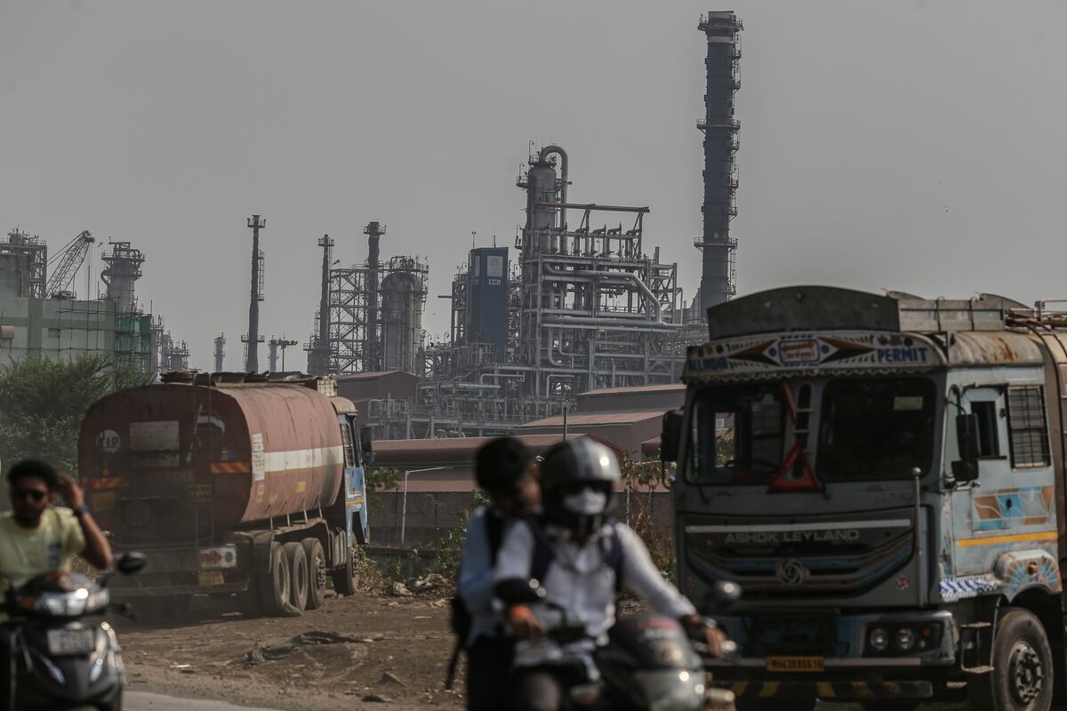 Indian Refiners Purchase More US Crude Before Trade Talks in May